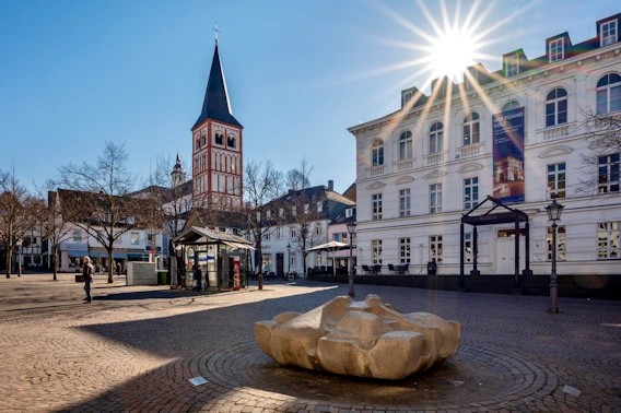 Der Marktplatz in Siegburg mit Blick auf das Kanzleigebäude